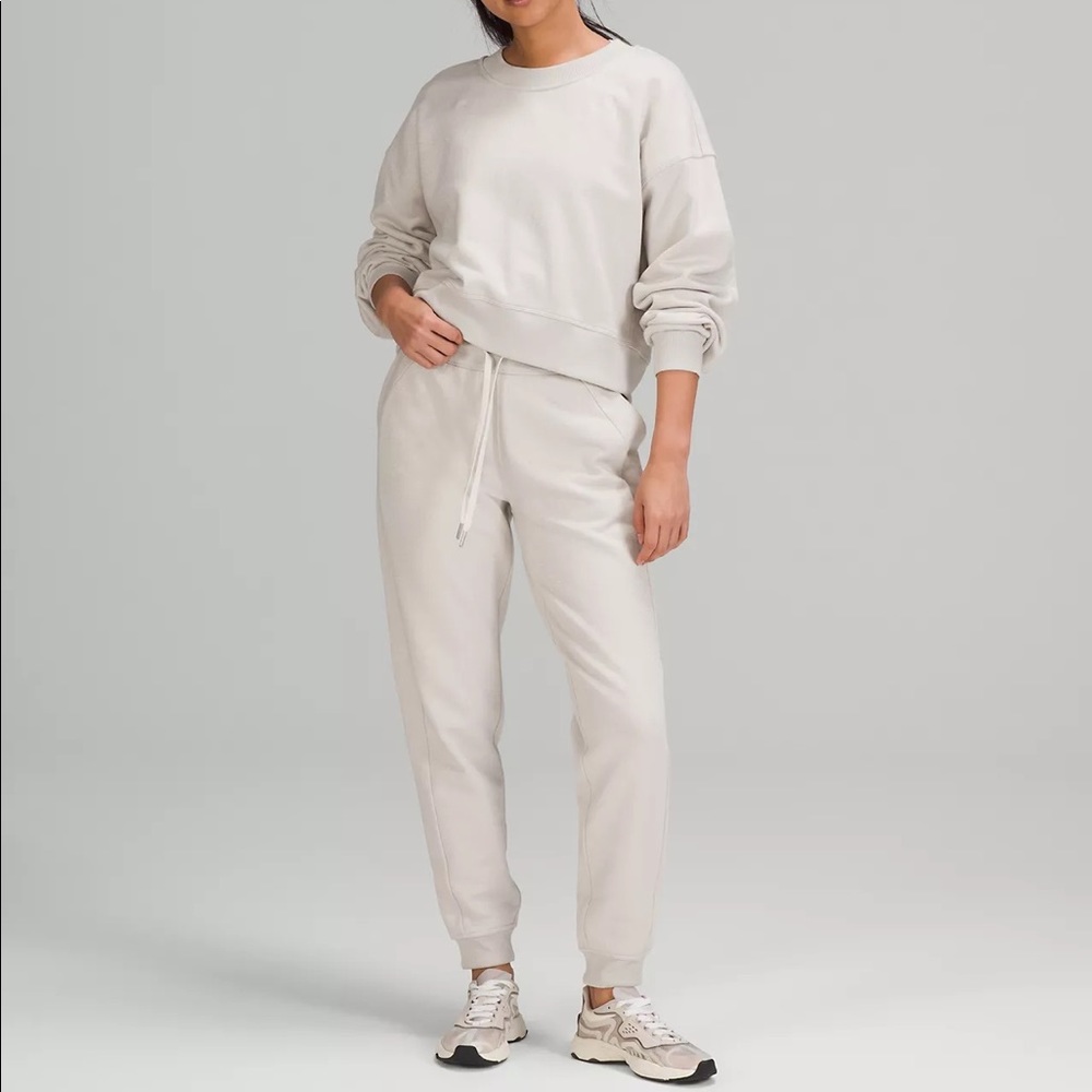 Lululemon Scuba High-Rise Jogger 
Sparkle